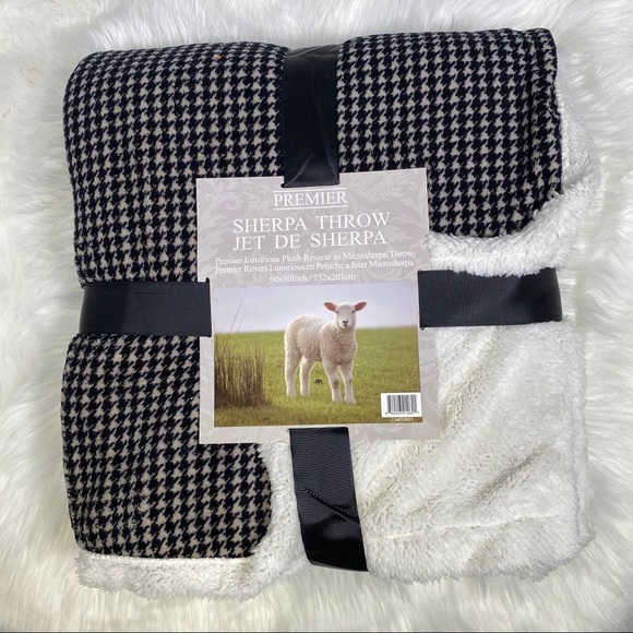 Kate & Co. Other - ✨SALE✨Houndstooth Micromink Sherpa Throw